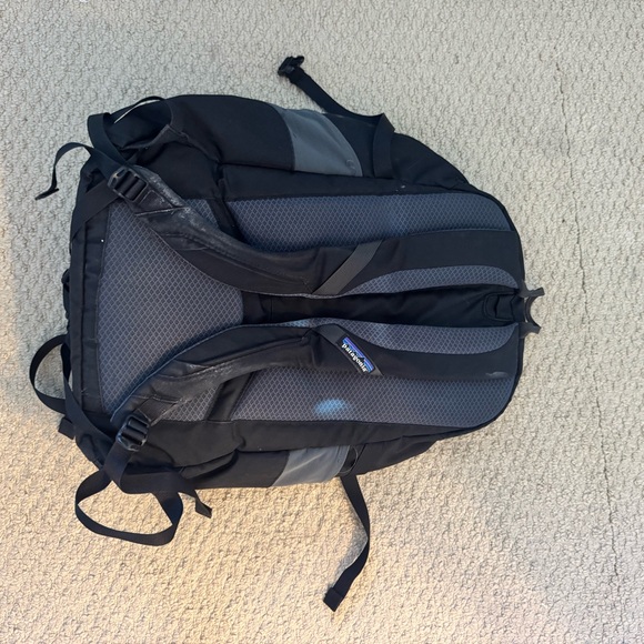 Black & Grey Patagonia Chacabuco 32L Unisex Large Backpack - Picture 3 of 8